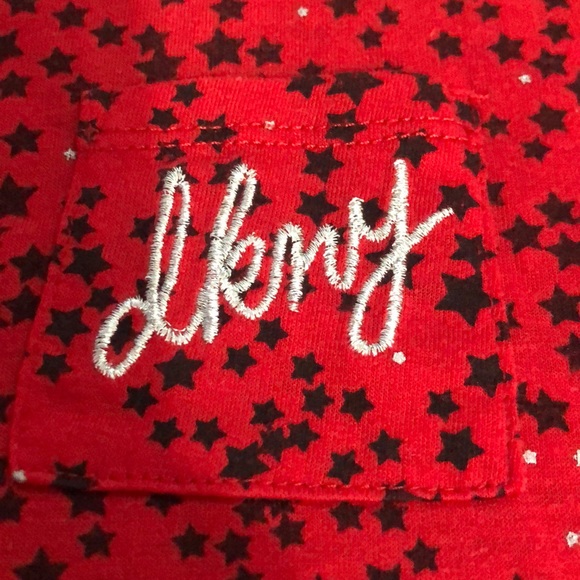 DKNY red with black stars T-shirt - Picture 2 of 3